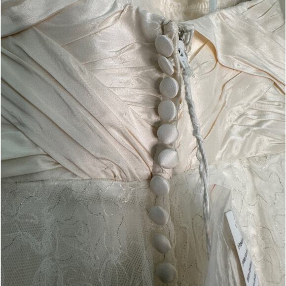NWT- Wedding gown, strapless, ivory - Picture 5 of 16